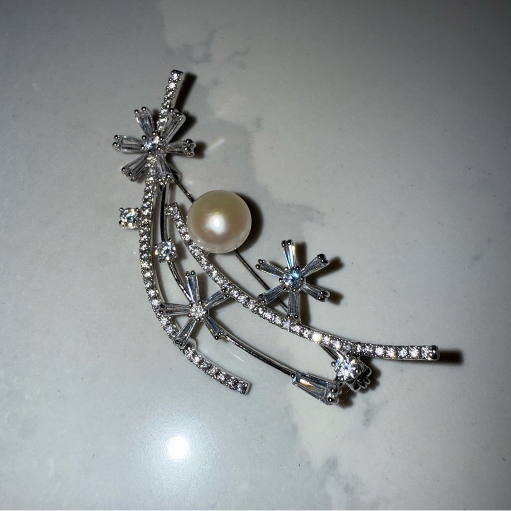 Elegant Silver and Pearl Brooch